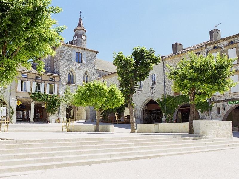 Place couverte de Monflanquin